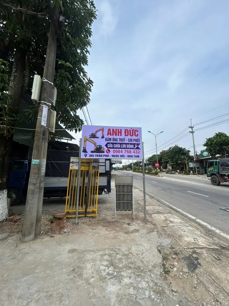 Hộp đèn 2 mặt + chôn cột ANH ĐỨC