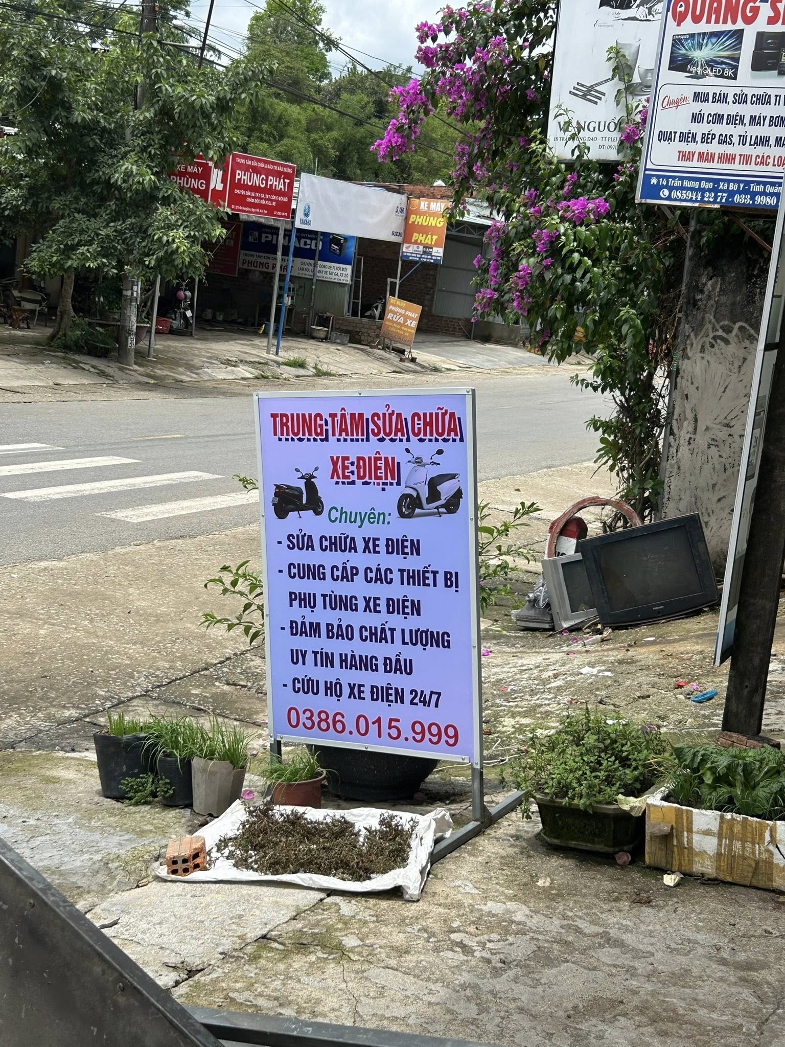 Mẫu bảng hiệu bạt tiệm sửa xe