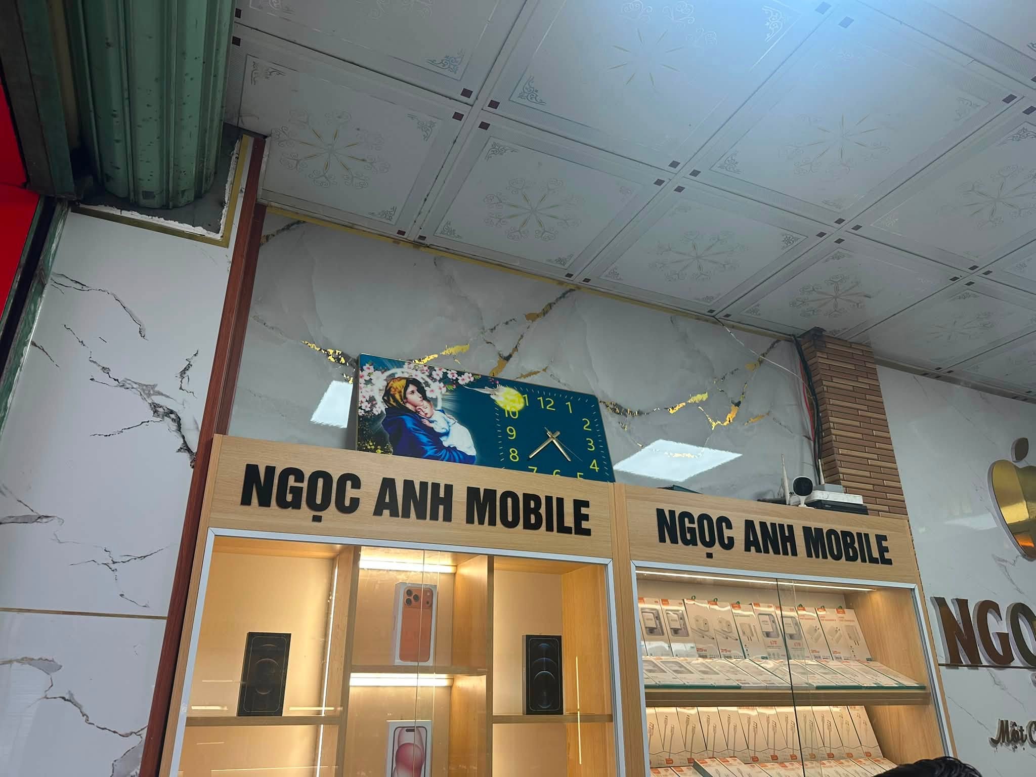 Nội thất showroom điện thoại Ngọc Anh Mobile